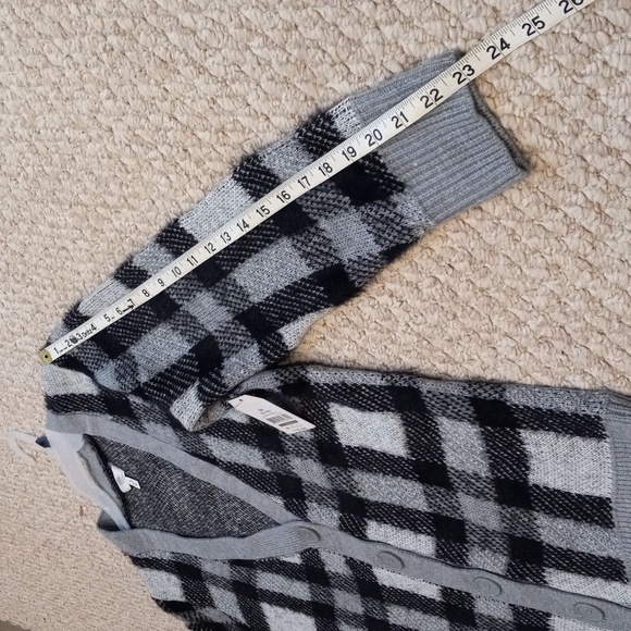 Time and Tru Women's Eyelash Patterned Cardigan, Black Plaid. Size M - Picture 13 of 13